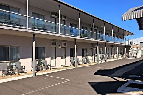 New England Motor Inn - Broome Tourism 7