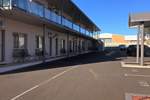 New England Motor Inn - Broome Tourism 4