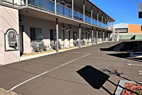 New England Motor Inn - Broome Tourism 1