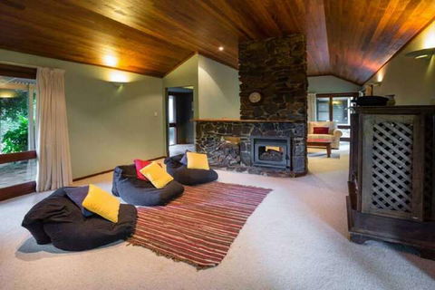 Mt Glorious Getaways - Broome Tourism 3