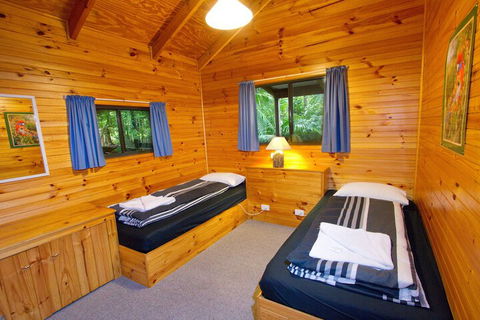 Mt Glorious Getaways - Broome Tourism 6