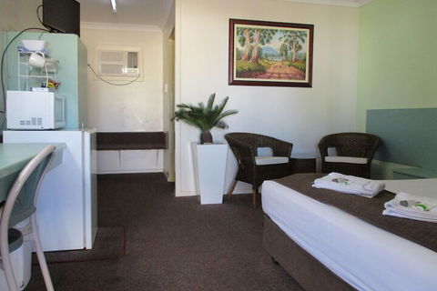 Longreach Motel - Broome Tourism 7