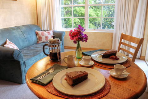 Vineyard Cottages - Broome Tourism 4