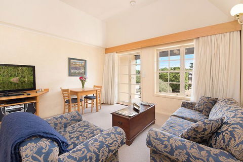 Vineyard Cottages - Broome Tourism 2