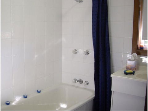Brilex Park B & B - Broome Tourism 3