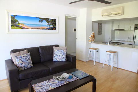 Agnes Water Beach Club - Broome Tourism 7