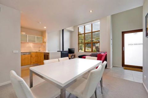 Snow Stream Apartments - Broome Tourism 6