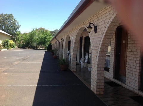 Forest Lodge Motor Inn & Restaurant - Broome Tourism 2