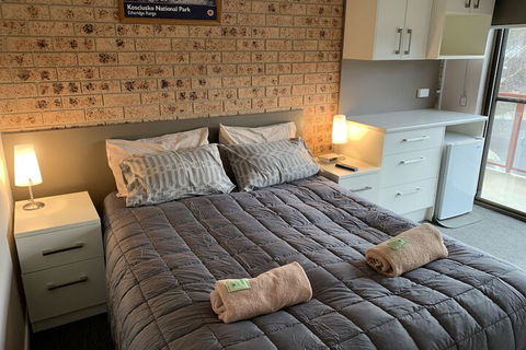 Aalberg Chalet - Broome Tourism 4