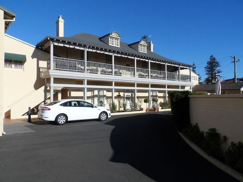 The Clifton & Grittleton Lodge - Broome Tourism 0