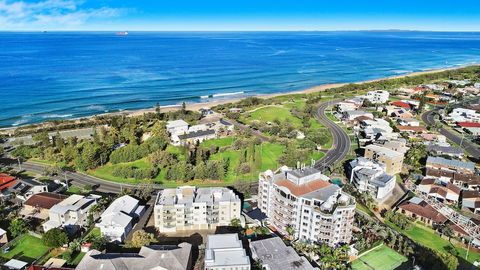 Beachside Resort - Kawana Waters - Broome Tourism 2