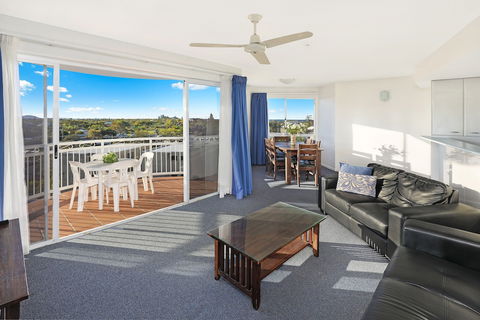 Beachside Resort - Kawana Waters - Broome Tourism 5