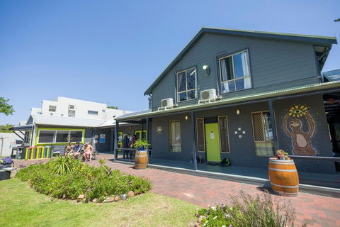 Dunsborough Beachouse YHA Hostel - Broome Tourism 0