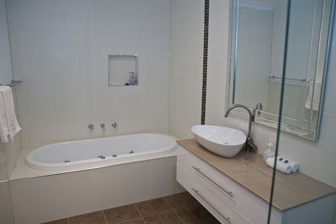 Yarra Glen Racecourse Apartments - Broome Tourism 4