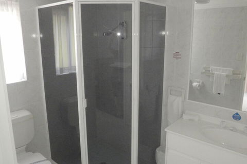 Runaway Bay Motor Inn - Broome Tourism 5