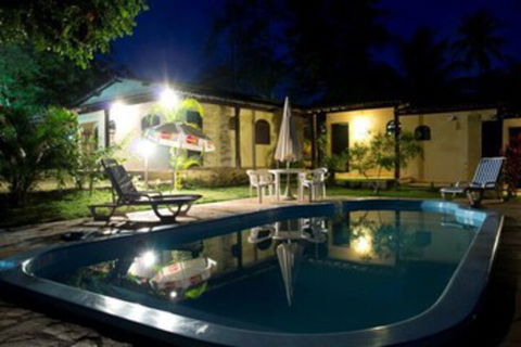 Emaroo Hotel Port Hughes - Broome Tourism 2