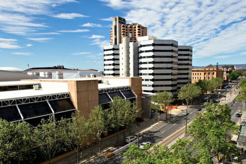 Adelaide DressCircle Apartments North Terrace - Broome Tourism 6