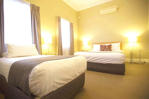 Globe Apartments - Broome Tourism 6