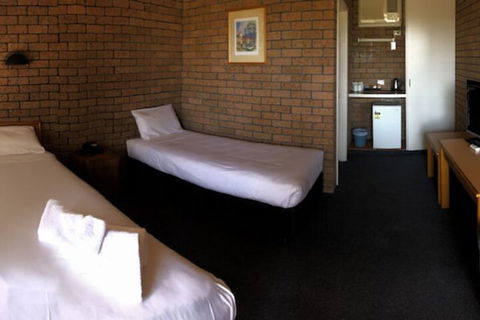 Cessnock Vintage Motor Inn - Broome Tourism 7