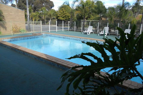 Cottonwood Motor Inn - Broome Tourism 1
