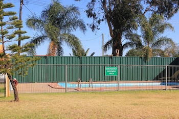 Peak Hill Golden Peak Budget Motel - Broome Tourism 4