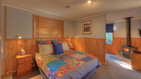 Derwent Bridge Chalets & Studios - Broome Tourism 1