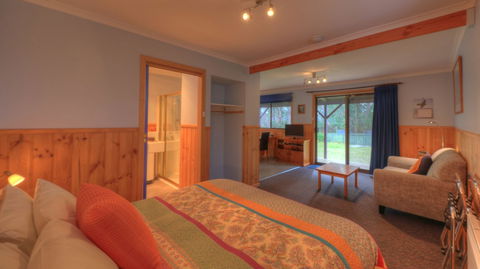 Derwent Bridge Chalets & Studios - Broome Tourism 6