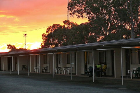 Charles Sturt Motor Inn West Wyalong - Broome Tourism 4