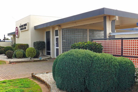 Charles Sturt Motor Inn West Wyalong - Broome Tourism 5