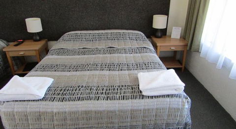 Hanging Rock Family Motel - Broome Tourism 5