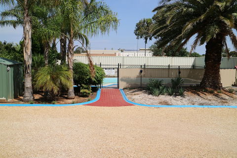 Renmark Motor Inn Motel - Broome Tourism 3