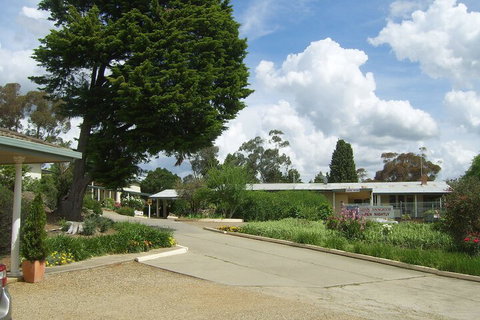 Golden Chain Garden Motor Inn - Broome Tourism 5