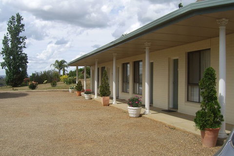 Golden Chain Garden Motor Inn - Broome Tourism 1