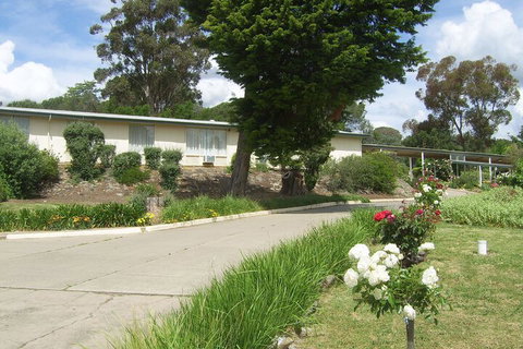 Golden Chain Garden Motor Inn - Broome Tourism 3
