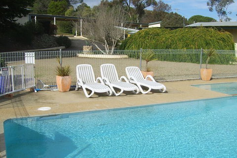 Golden Chain Garden Motor Inn - Broome Tourism 7