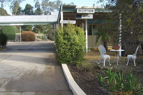 Golden Chain Garden Motor Inn - Broome Tourism 2