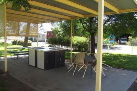 West Wyalong Caravan Park - Broome Tourism 5