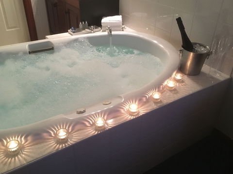 Wine And Roses B&B - Broome Tourism 6