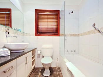 Wine And Roses B&B - Broome Tourism 5