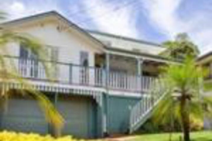 Eagle Heights QLD Broome Tourism