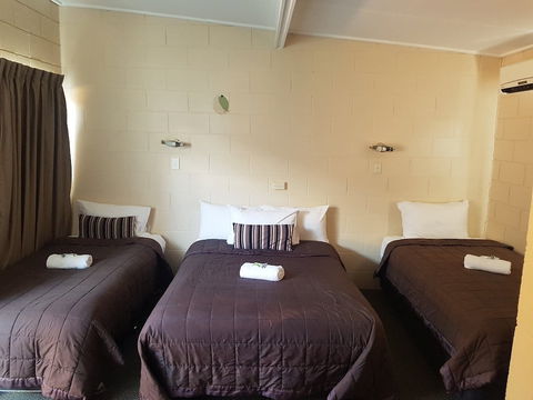 Windsor Hotel Dalby - Broome Tourism 1