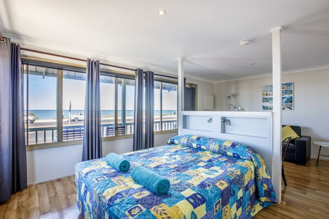 Shark Bay Seafront Apartments - Broome Tourism 6