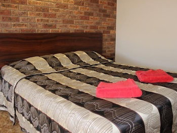 Woomargama Village Hotel Motel - Broome Tourism 5