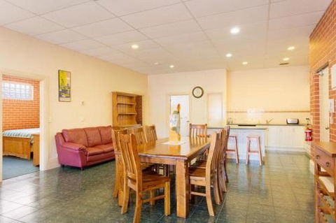 Holiday On Mostyn - Broome Tourism 0