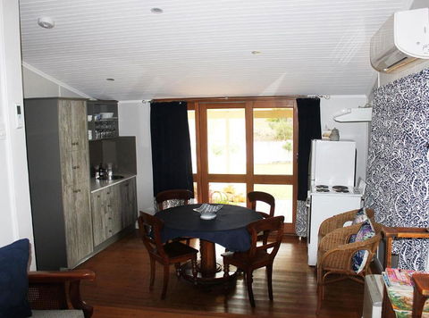 Outback Cellar & Country Cottage - Broome Tourism 3