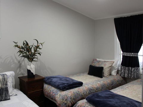 Outback Cellar & Country Cottage - Broome Tourism 1