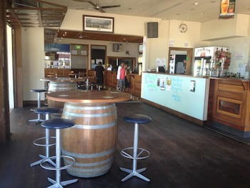 Port Lincoln Pier Hotel - Broome Tourism 4