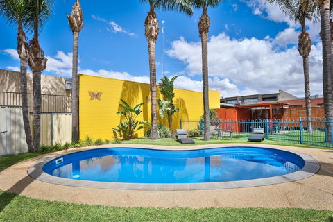 Mid City Plantation Motel - Broome Tourism 0