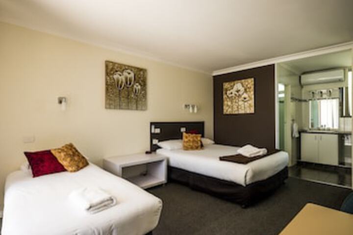 Molong NSW Broome Tourism