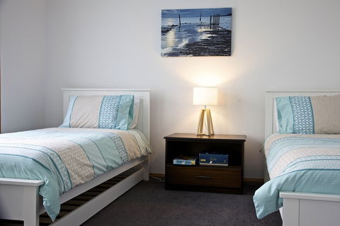 Penguin Beachfront Apartments - Broome Tourism 2